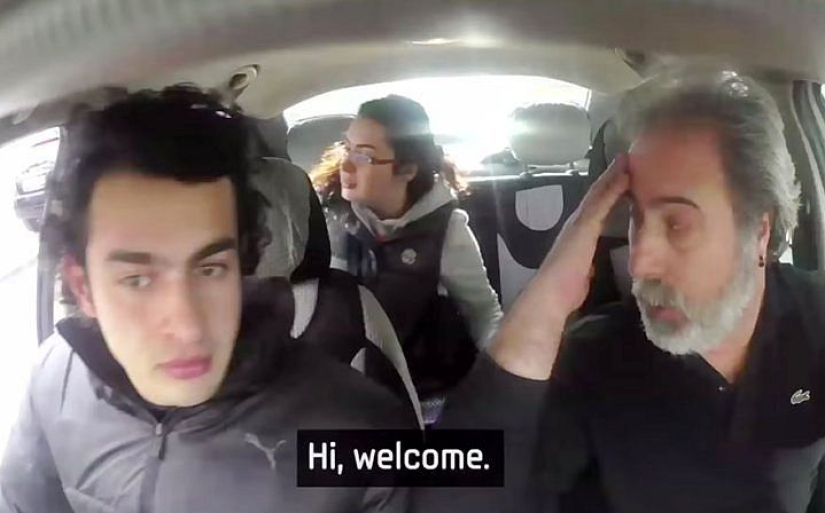 A deaf guy was moved to tears after learning that residents of his neighborhood had learned sign language to talk to him A deaf guy was moved to tears after learning that residents of his neighborhood had learned sign language to talk to him