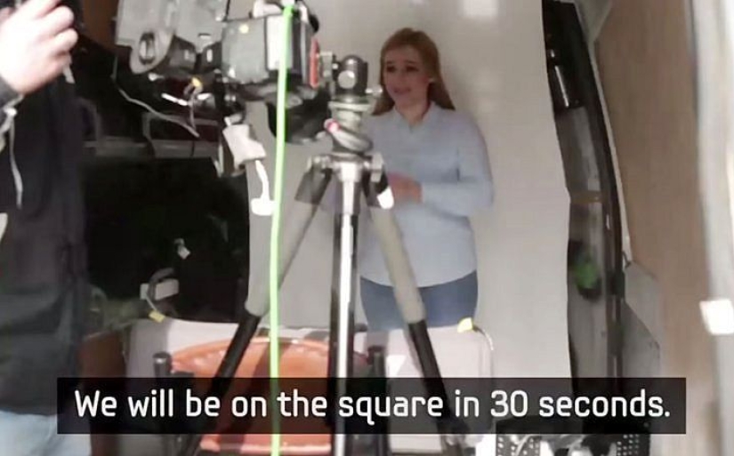 A deaf guy was moved to tears after learning that residents of his neighborhood had learned sign language to talk to him A deaf guy was moved to tears after learning that residents of his neighborhood had learned sign language to talk to him