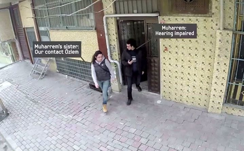 A deaf guy was moved to tears after learning that residents of his neighborhood had learned sign language to talk to him A deaf guy was moved to tears after learning that residents of his neighborhood had learned sign language to talk to him