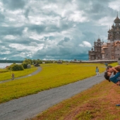 A deep kiss in travel: the story of a long-distance relationship with a happy ending