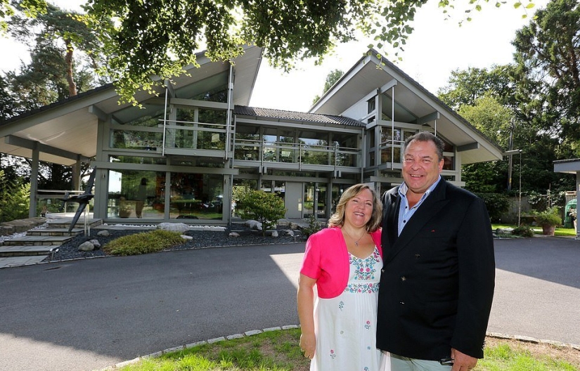 A designer mansion and a luxury car for just 2 thousand rubles? And why not!