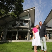 A designer mansion and a luxury car for just 2 thousand rubles? And why not!