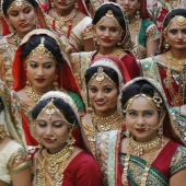 A diamond magnate in India arranged a wedding for 250 poor couples at once, and it turned out luxuriously