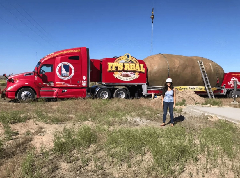A giant "potato" that was turned into a mini-hotel A giant "potato" that was turned into a mini-hotel