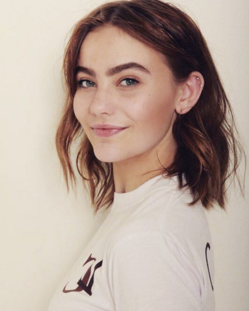 A girl with a monobrow drives guys crazy. What is her secret?