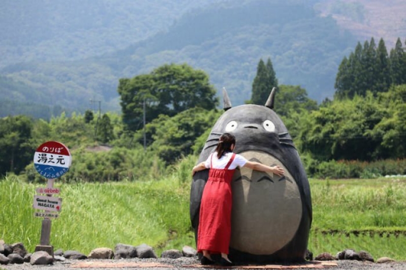 A grandfather and grandmother from Japan built a stop in the form of Totoro for their granddaughter A grandfather and grandmother from Japan built a stop in the form of Totoro for their granddaughter