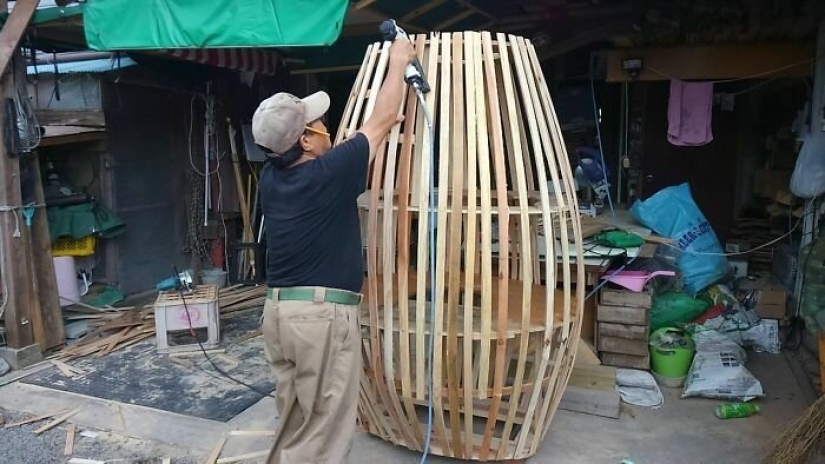 A grandfather and grandmother from Japan built a stop in the form of Totoro for their granddaughter A grandfather and grandmother from Japan built a stop in the form of Totoro for their granddaughter