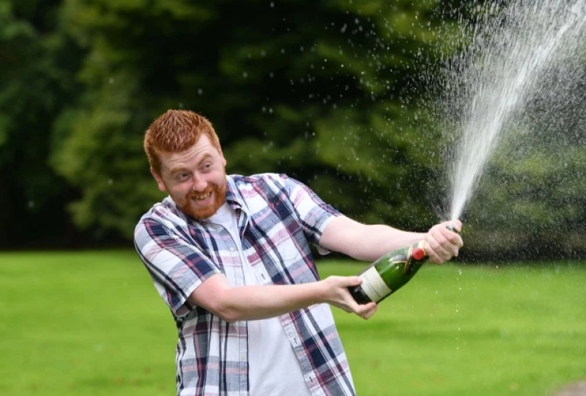 A guy from the UK won 30 years of a comfortable life in the National Lottery