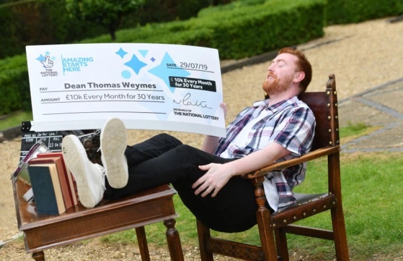 A guy from the UK won 30 years of a comfortable life in the National Lottery