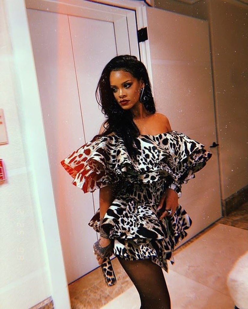 A hot novelty from a sexy megastar: Rihanna presented her own line of underwear