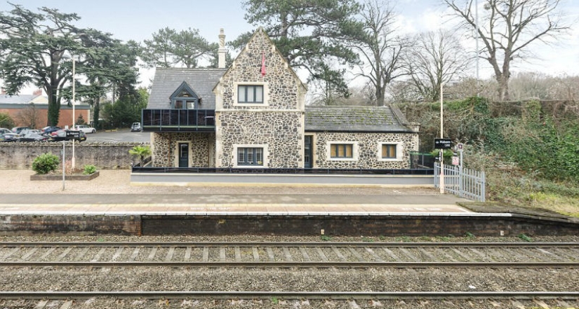 A hotel, after a night in which you will dream for a long time about the whistle of a locomotive