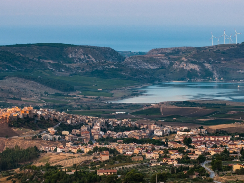 A house for the price of a kilogram of oranges: in a small Sicilian town, they sell housing for 1 euro