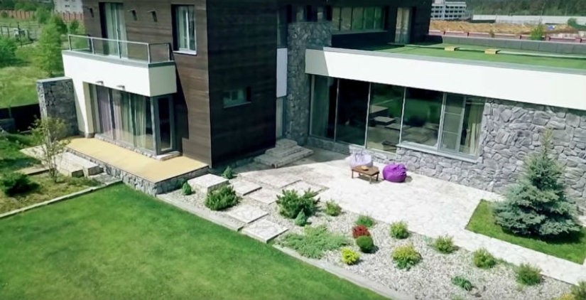 A house with an underground bunker is for sale in the Moscow region