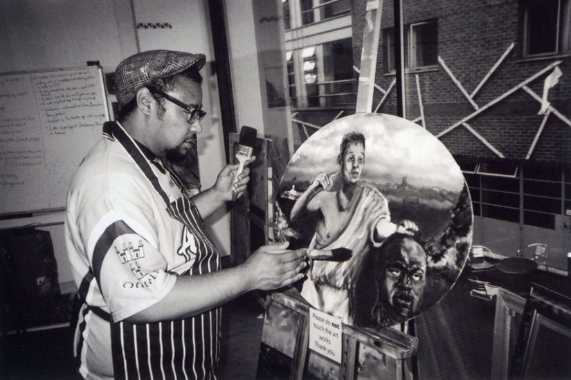 A hundred cameras were distributed to the homeless in London — the results are breathtaking!