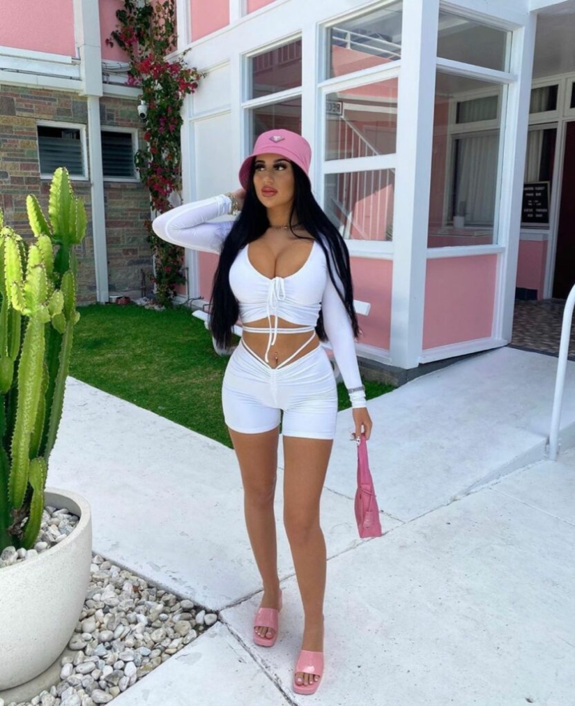 A la modelo de OnlyFans no se le permitió entrar al casino debido a un atuendo demasiado revelador