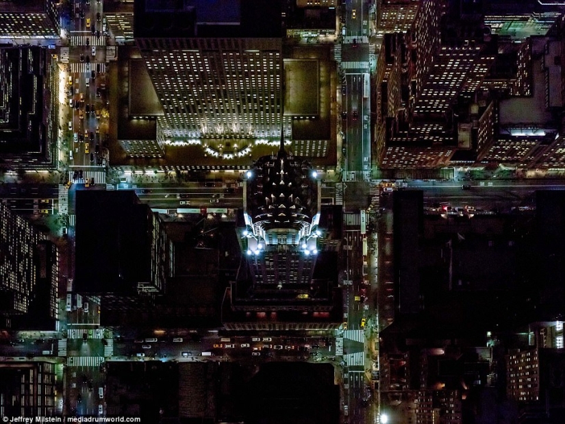 A look from the sky at the "Big Apple" and "City of Angels"