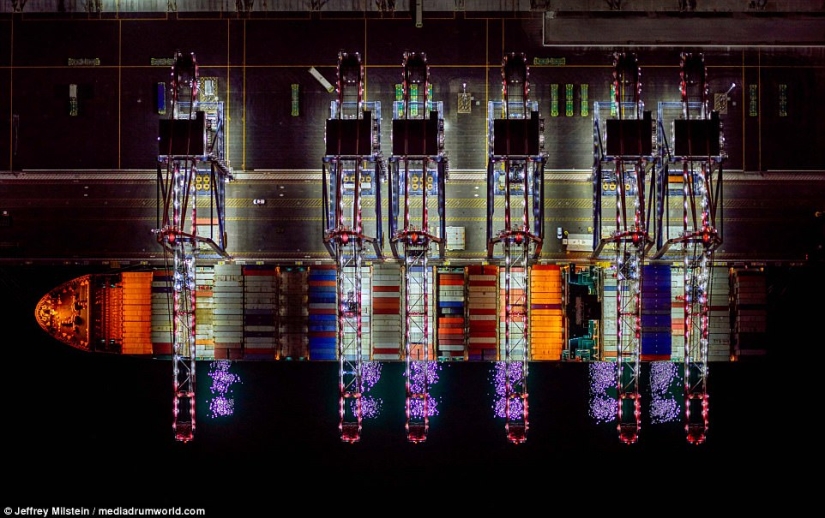 A look from the sky at the "Big Apple" and "City of Angels"