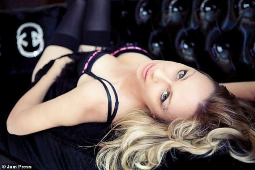 A los 45-baba berry de nuevo! Rubia madura se jacta de que la mantienen cuatro amantes