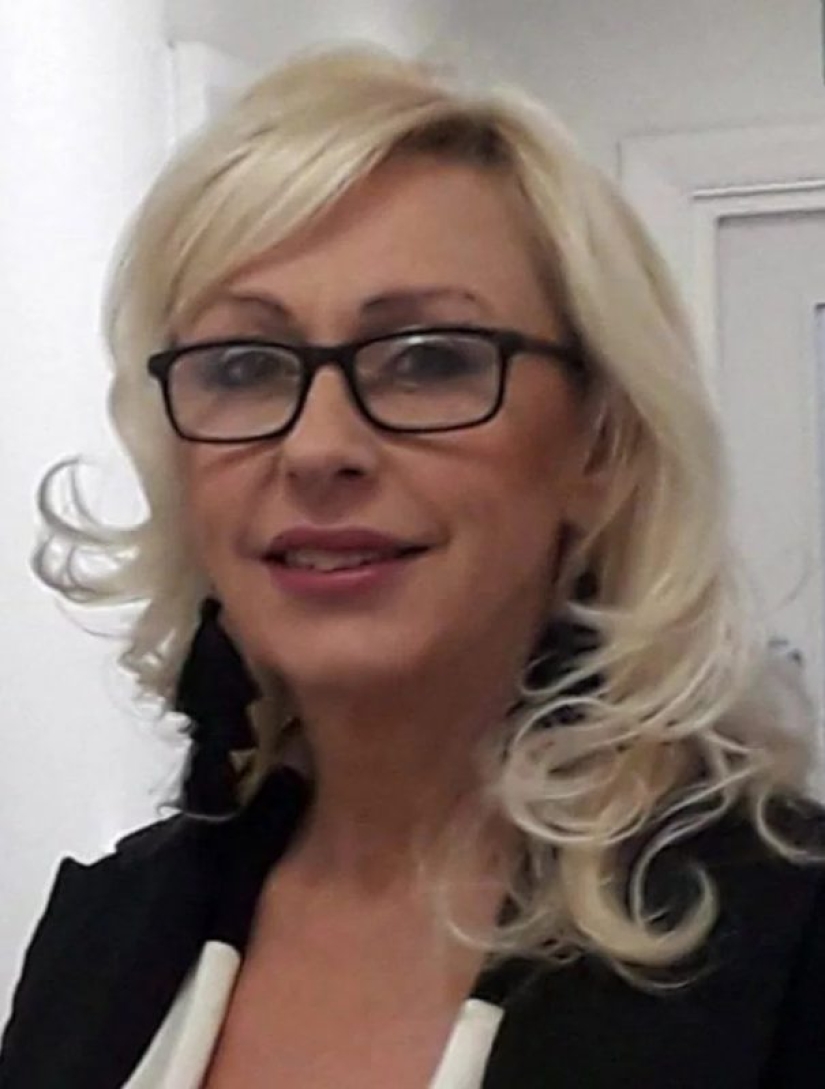 A los 45-baba berry de nuevo! Rubia madura se jacta de que la mantienen cuatro amantes