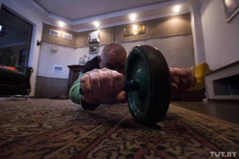 A los 70, mira 40: cómo un culturista retirado de Bielorrusia declaró la guerra a la vejez
