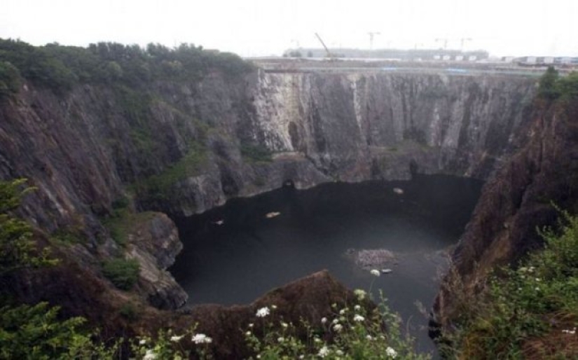 A luxury 18-storey spa hotel in an abandoned quarry will open in China