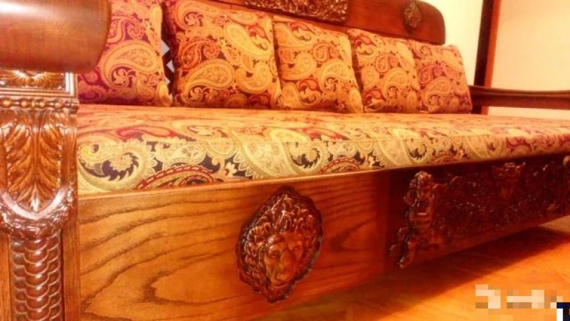 A man from Volgograd sells a sofa at an incredible price