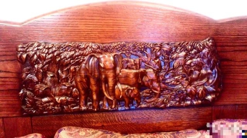 A man from Volgograd sells a sofa at an incredible price