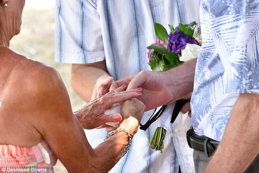 A man with Alzheimer's proposed to his wife, forgetting that they had been married for more than 30 years A man with Alzheimer's proposed to his wife, forgetting that they had been married for more than 30 years