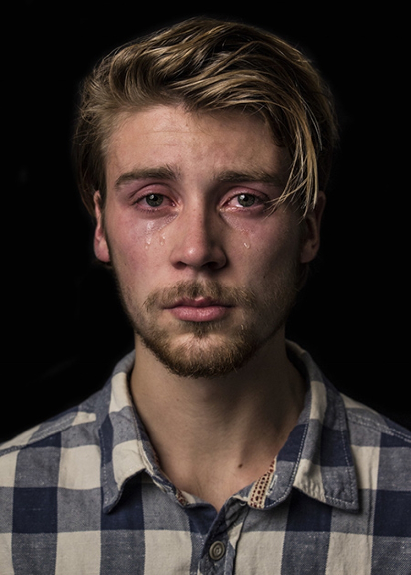 A photo project about crying men, destroying well-known stereotypes A photo project about crying men, destroying well-known stereotypes