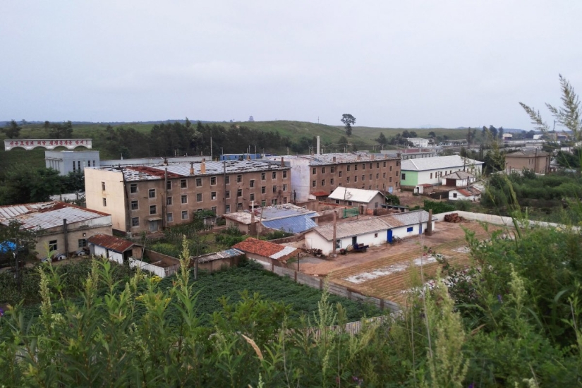 A photographer took depressing images from the lives of ordinary people in North Korea on his phone