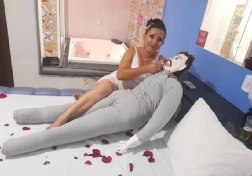A resident of Brazil married a doll and gave birth to her child A resident of Brazil married a doll and gave birth to her child