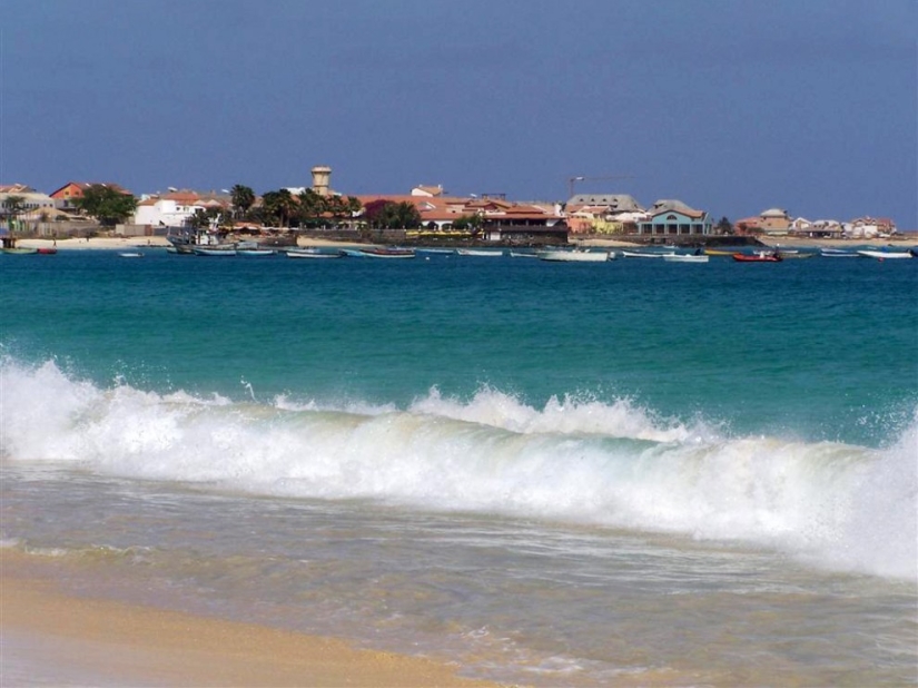 A round-the-world holiday, or How to celebrate the New Year 26 times