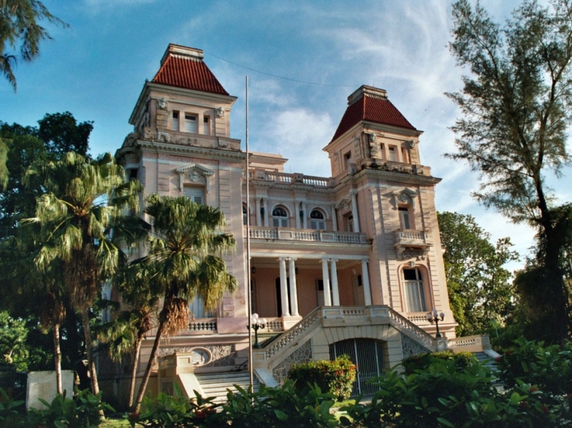 A round-the-world holiday, or How to celebrate the New Year 26 times