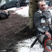 A rubber sword and a peasant in jeans: more and more movie clips are being found in Game of Thrones