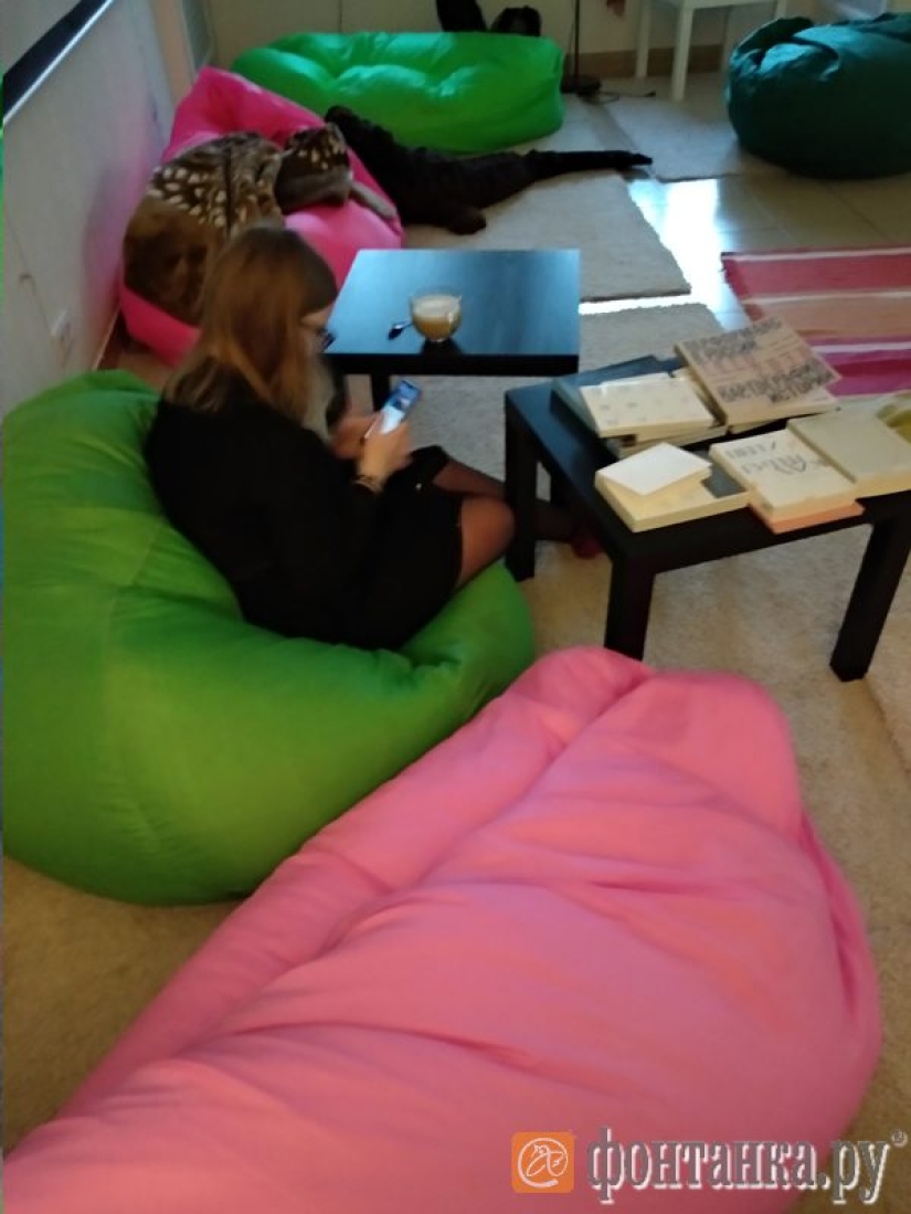 A Russian journalist entered the lair of feminists disguised as a woman A Russian journalist entered the lair of feminists disguised as a woman