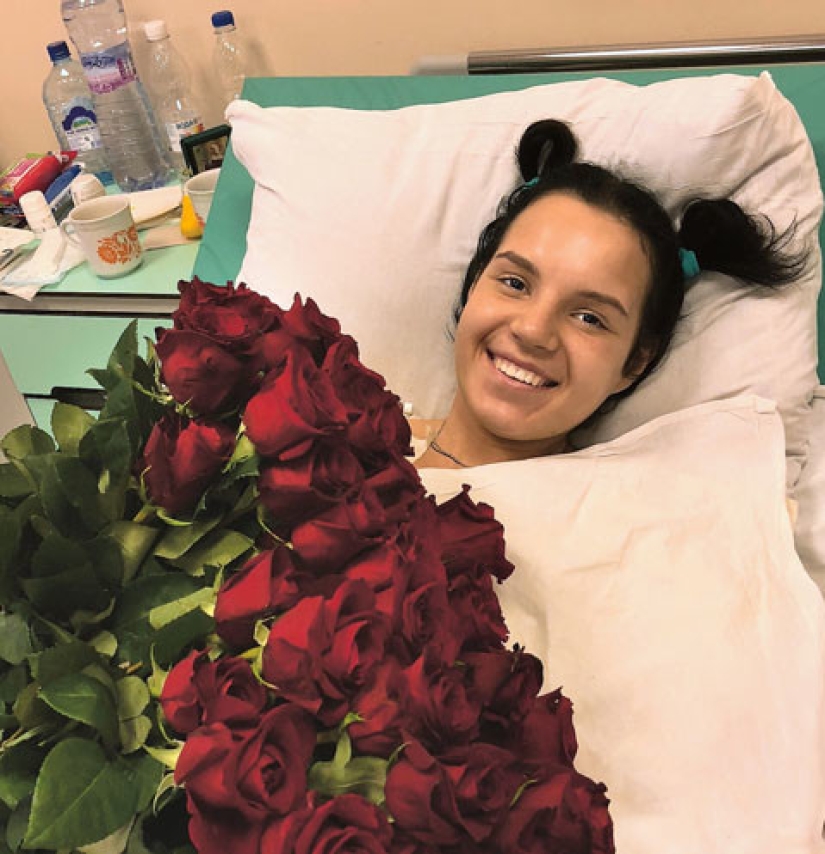 A Russian woman, whose husband cut off her hands out of jealousy, had a bionic prosthesis made A Russian woman, whose husband cut off her hands out of jealousy, had a bionic prosthesis made