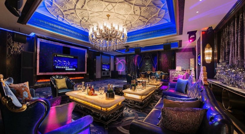 A seven-star hotel in China, where luxury is rushing out of all the cracks A seven-star hotel in China, where luxury is rushing out of all the cracks