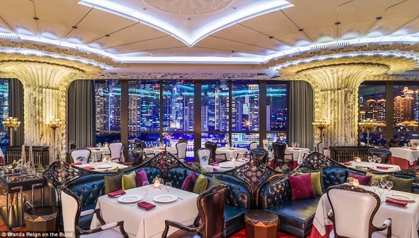 A seven-star hotel in China, where luxury is rushing out of all the cracks A seven-star hotel in China, where luxury is rushing out of all the cracks