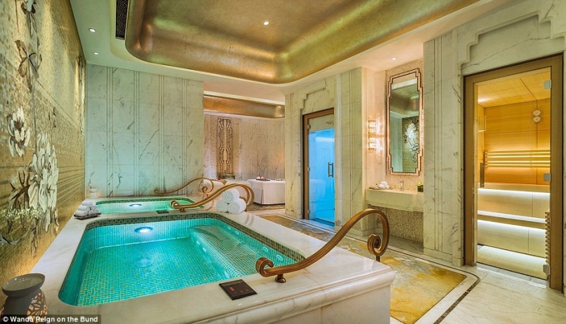 A seven-star hotel in China, where luxury is rushing out of all the cracks A seven-star hotel in China, where luxury is rushing out of all the cracks