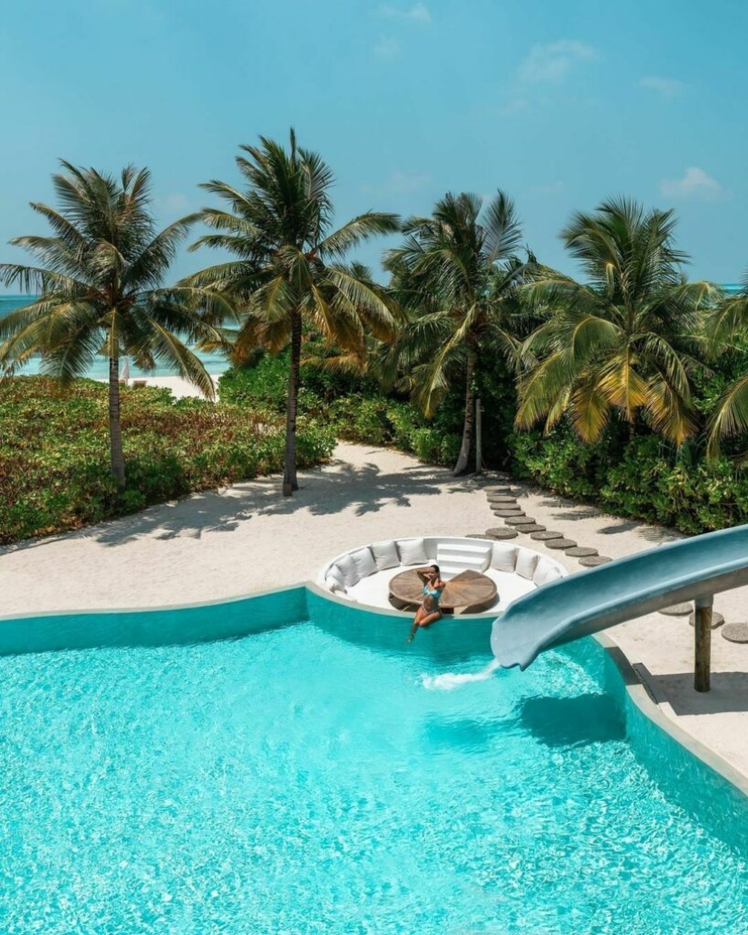 A store in the Maldives has opened a dream job with a ridiculous salary A store in the Maldives has opened a dream job with a ridiculous salary