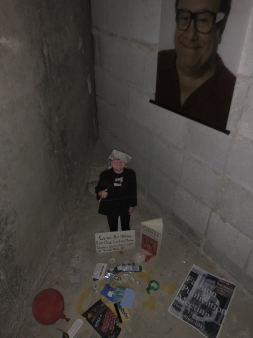 A student from New York found the secret room of the cult of Danny DeVito in his college A student from New York found the secret room of the cult of Danny DeVito in his college