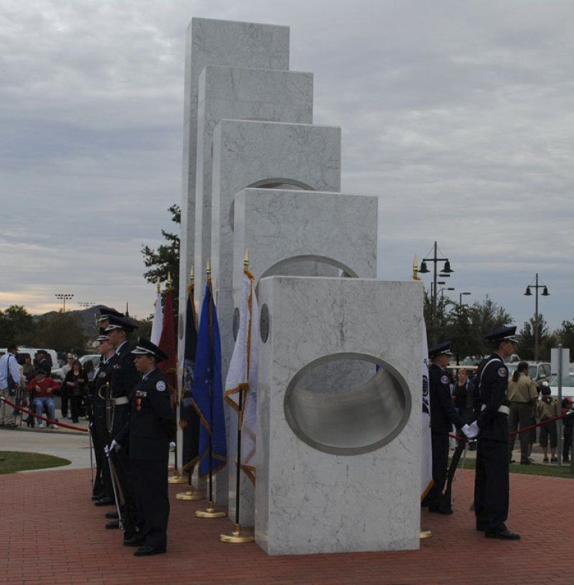 A unique monument to veterans, the beauty of which opens once a year — November 11 at 11:11 am