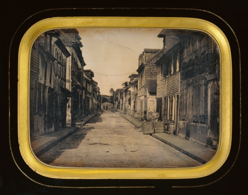 A window into the past: 30 first photographs taken in 1839 by John Herschel