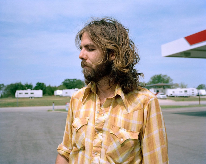 A woman told about her husband's depression in a series of poignant photos A woman told about her husband's depression in a series of poignant photos