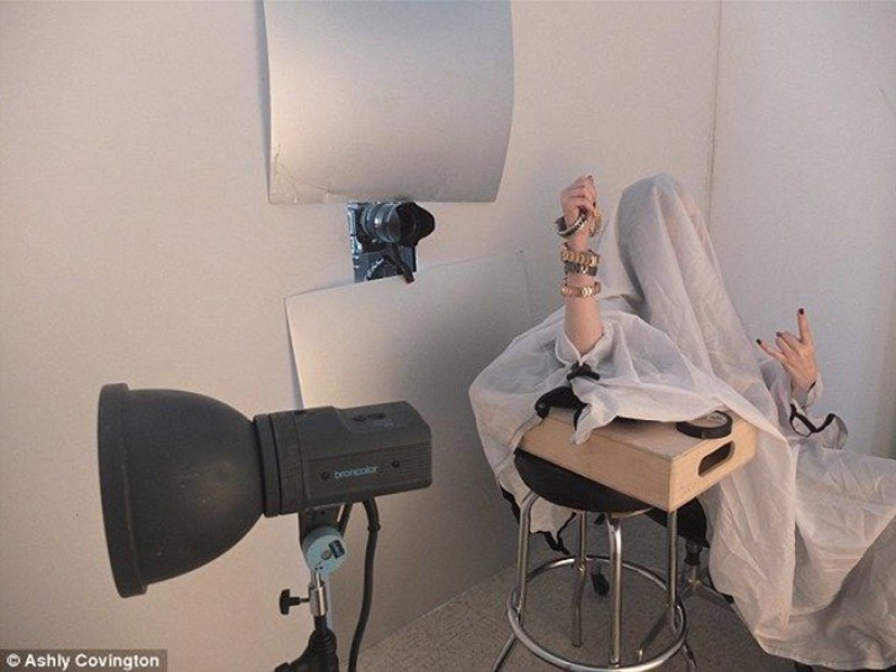 A woman who earns her living with her hands, but not in the way you think A woman who earns her living with her hands, but not in the way you think