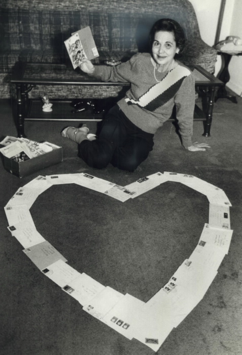 A wonderful story for Valentine's Day: for 60 years, a woman received postcards from a secret admirer every year