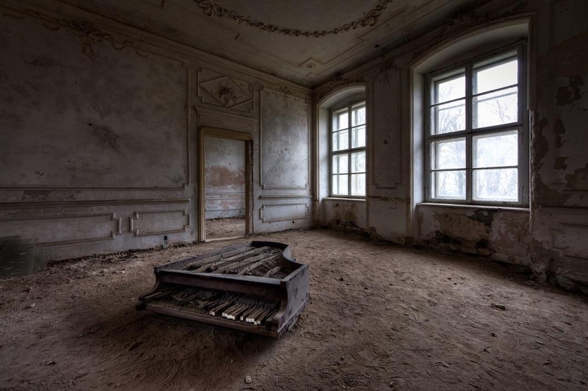 Abandoned places in Vincent Jansen's photographs