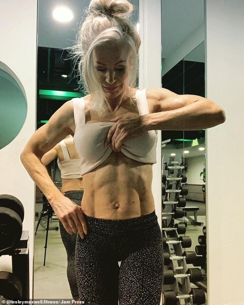 Abuela sexy da calor: mujer australiana de 63 años hace ejercicio en el gimnasio y conoce chicos Abuela sexy da calor: mujer australiana de 63 años hace ejercicio en el gimnasio y conoce chicos