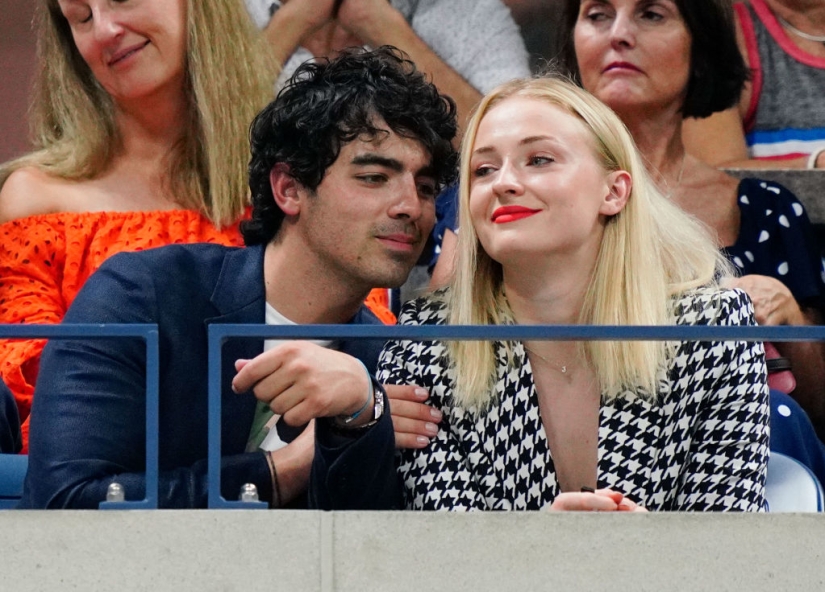 Actress Sophie Turner and her musician husband Joe Jonas will become parents for the first time