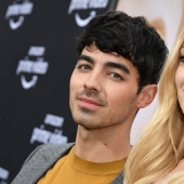 Actress Sophie Turner and her musician husband Joe Jonas will become parents for the first time